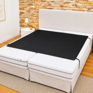 Surmatelas de mise à la terre haut de gamme en PU, destiné à un lit double, muni de sangles de fixation élastiques pour un sommeil confortable et ancré.